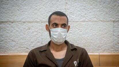 חאלד אבו ג'ודה, המחבל שרצח את החייל רון קוקיא הי"ד, בבית המשפט. | יונתן זינדל, פלאש 90