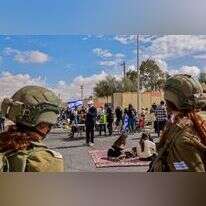 חיילות צה"ל במעבר ניצנה. | יוסי זמיר, פלאש 90