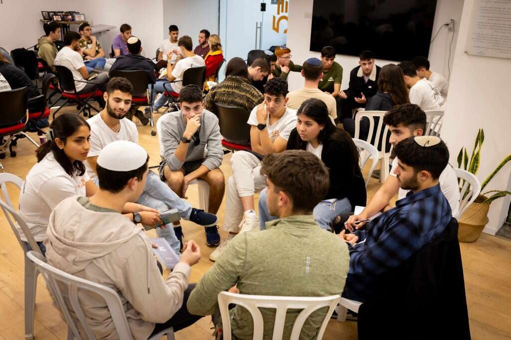 לצאת מאזור הנוחות. צעירים משתי המכינות. | אריק סולטן