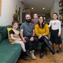 משפחת מיכאלשווילי, מבועים. | לירון מולדובן