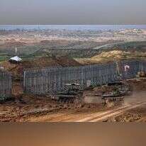 טנקים ישראליים בסמוך לגדר הגבול עם עזה. | AFP