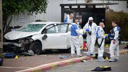 זירת הפיגוע ברעננה. | אבשלום ששוני, פלאש 90 זירת הפיגוע ברעננה. | אבשלום ששוני, פלאש 90