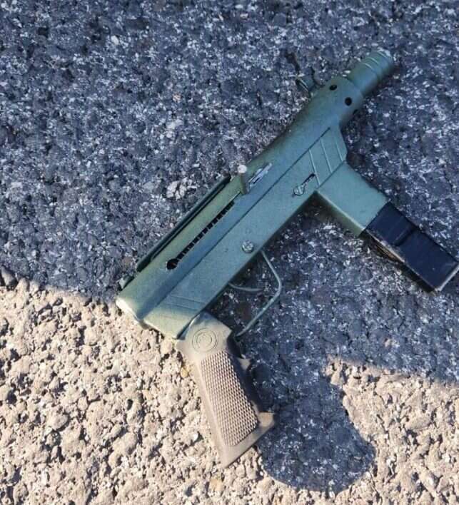 הנשק שנמצא בזירת הפיגוע. | דוברות המשטרה