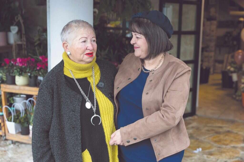 בלוך עם תושבת העיר, השבוע. | לירון מולדובן בלוך עם תושבת העיר, השבוע. | לירון מולדובן