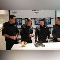 רש"ט הרוש מקבל תעודה ואקדח. | דוברות המשטרה