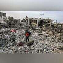 הריסות ברפיח לאחר הפצצות צה"ל, מוקדם יותר במלחמה. | עבד רחים חטיב, פלאש 90