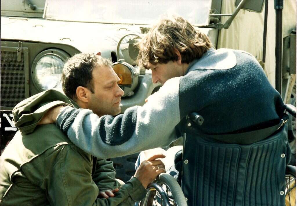 אל שרון ואשר צרפתי בעבודה על הסרט " בצילו של הלם קרב". | חנוך גריזיצקי אל שרון ואשר צרפתי בעבודה על הסרט " בצילו של הלם קרב". | חנוך גריזיצקי