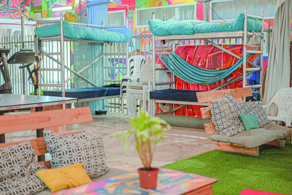 לא להרוס מקום שימושי. האכסנייה בכיכר אתרים. | אריק מרמור