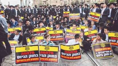 מכאן - לבקו"ם. הפגנת חרדים נגד הגיוס, בחודש ספטמבר. | אורן בן חקון