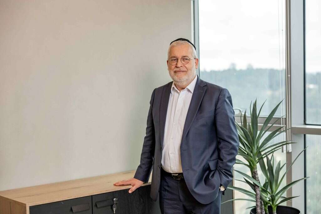 אלי פלאי. | נעמה שטרן