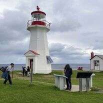 מגדלור כמטאפורה למורה דרך לנפשות תועות ואובדות. | איי.פי