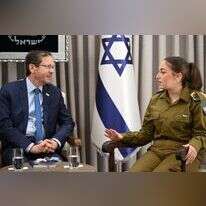 אורי מגידיש עם נשיא המדינה. | חיים צח, לע"מ