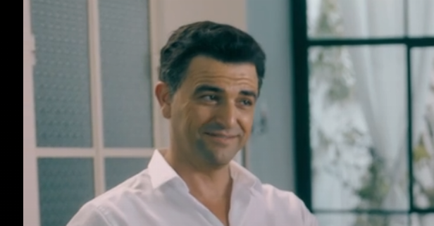 עמוס תמם ב"חולי אהבה". | מסך מאתר "מאקו"