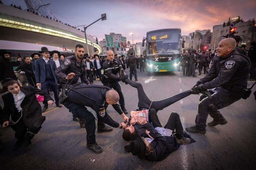 הפגנה נגד גיוס חרדים לצה"ל. | חיים גולדברג / פלאש 90