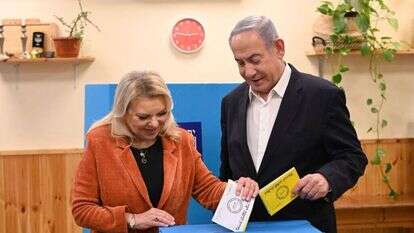 ראש הממשלה ורעייתו מצביעים בירושלים לבחירות המקומיות, השבוע. | יונתן זינדל, פלאש 90