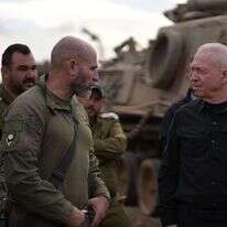 שר הביטחון יואב גלנט ומפקד אוגדה 98 תת-אלוף דן גולדפוס. | אלעד מלכה, משרד הביטחון