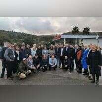 חברי הפרלמנט בתחנת הדלק בכניסה לעלי. | מועצת בנימין