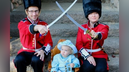 תחפושת משפחתית לפורים - "משמר המלכה". מתוך עמוד הפיינטרסט של "Costume Works". תחפושת משפחתית לפורים - "משמר המלכה". מתוך עמוד הפיינטרסט של "Costume Works".