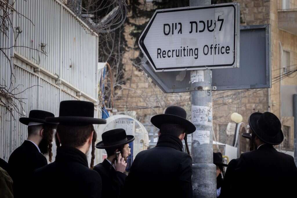 הפגנות נגד גיוס חרדים לצבא מחוץ ללשכת הגיוס בירושלים. | חיים גולדברג - פלאש 90