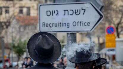 הפגנות נגד גיוס חרדים לצבא מחוץ ללשכת הגיוס בירושלים. | חיים גולדברג - פלאש 90