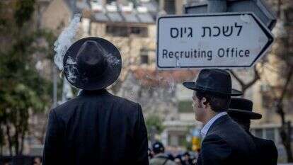 הפגנות נגד גיוס חרדים לצבא מחוץ ללשכת הגיוס בירושלים. | חיים גולדברג - פלאש 90