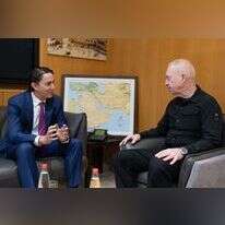 שר הביטחון יואב גלנט ויועצו של נשיא ארה"ב, עמוס הוכשטיין. | שחר יורמן