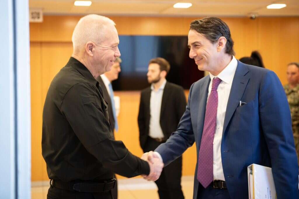 שר הביטחון יואב גלנט ויועצו של נשיא ארה"ב, עמוס הוכשטיין. | שחר יורמן