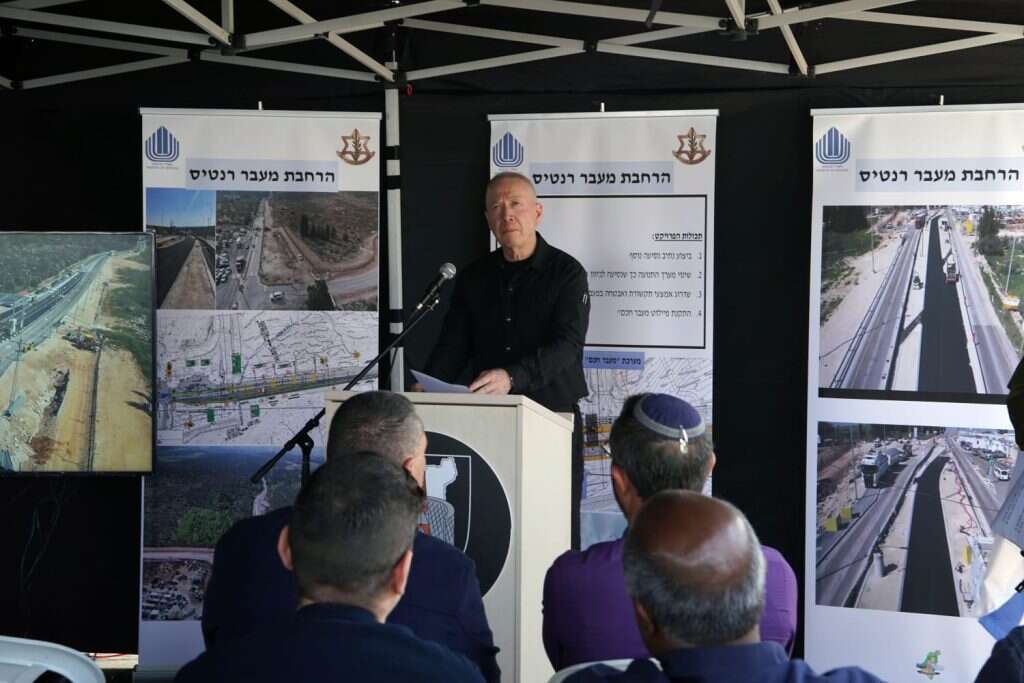 שר הביטחון יואב גלנט במעמד חנוכת מעבר רנתיס החדש. | אריאל חרמוני, משרד הביטחון