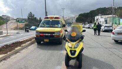 זירת פיגוע הדקירה בנווה יעקב. | דוברות מד"א