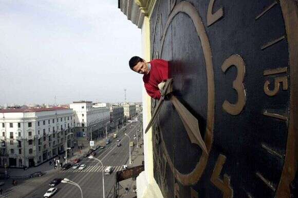 החלפת שעון בבלארוס, ארכיון | Sergei Grits, AP