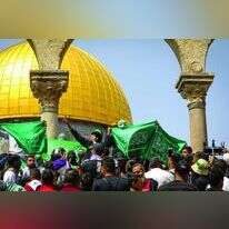 מוסלמים אוחזים בדגלי חמאס בהר הבית בחודש רמדאן אשתקד, אפריל 2023. | ג'מאל עוואד, פלאש 9 מוסלמים אוחזים בדגלי חמאס בהר הבית בחודש רמדאן אשתקד, אפריל 2023. | ג'מאל עוואד, פלאש 9