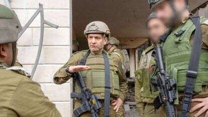 ראש אמ"ן, אלוף אהרן חליוה, בשכונת רימאל בעזה. | דובר צה"ל