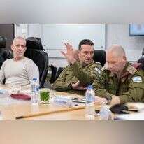 אלוף פיקוד דרום, ירון פינלקמן, עם הרצי הלוי ורונן בר. | דובר צה"ל אלוף פיקוד דרום, ירון פינלקמן, עם הרצי הלוי ורונן בר. | דובר צה"ל