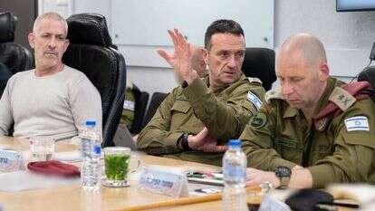 אלוף פיקוד דרום, ירון פינלקמן, עם הרצי הלוי ורונן בר. | דובר צה"ל אלוף פיקוד דרום, ירון פינלקמן, עם הרצי הלוי ורונן בר. | דובר צה"ל