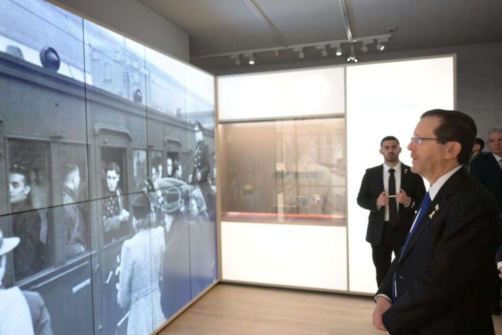 עמוס בן גרשום/ לע״מ