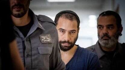 ראובן ולר, שהורשע בהמתת עמוס סער, בעת מעצרו. | יונתן סינדל, פלאש 90 ראובן ולר, שהורשע בהמתת עמוס סער, בעת מעצרו. | יונתן סינדל, פלאש 90