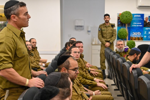 חרדים חיילים בבסיס הקליטה והמיון בתל השומר. | קובי גדעון - לע"מ