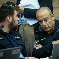 אבישי מועלם | יונתן זינדל, פלאש 90