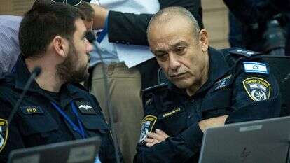 אבישי מועלם | יונתן זינדל, פלאש 90