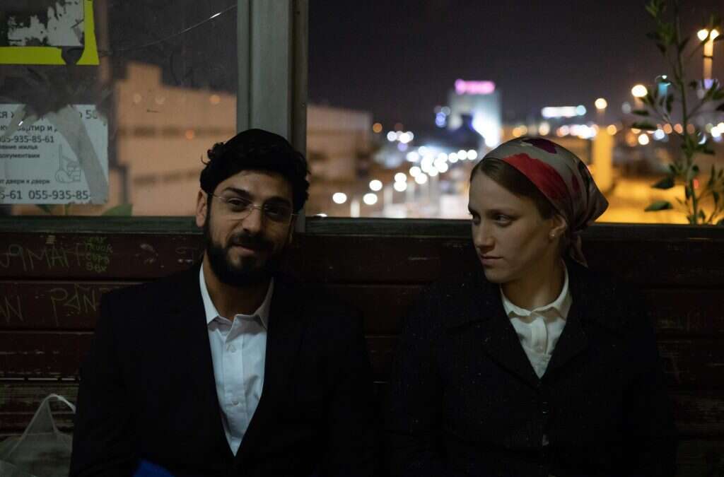 תפקיד ראשון בזכות הגיטרה והיידיש. מתוך "מתיר עגונות". | ורד אדיר, באדיבות כאן 11