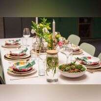 נעמן שולחן חג עם כלי הגשה מקרמיקה סדרת קפרי | תמי בר שי