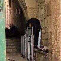 הגדרות המדוברות בעיר העתיקה בירושלים, סמוך לאחד משערי הכניסה להר הבית