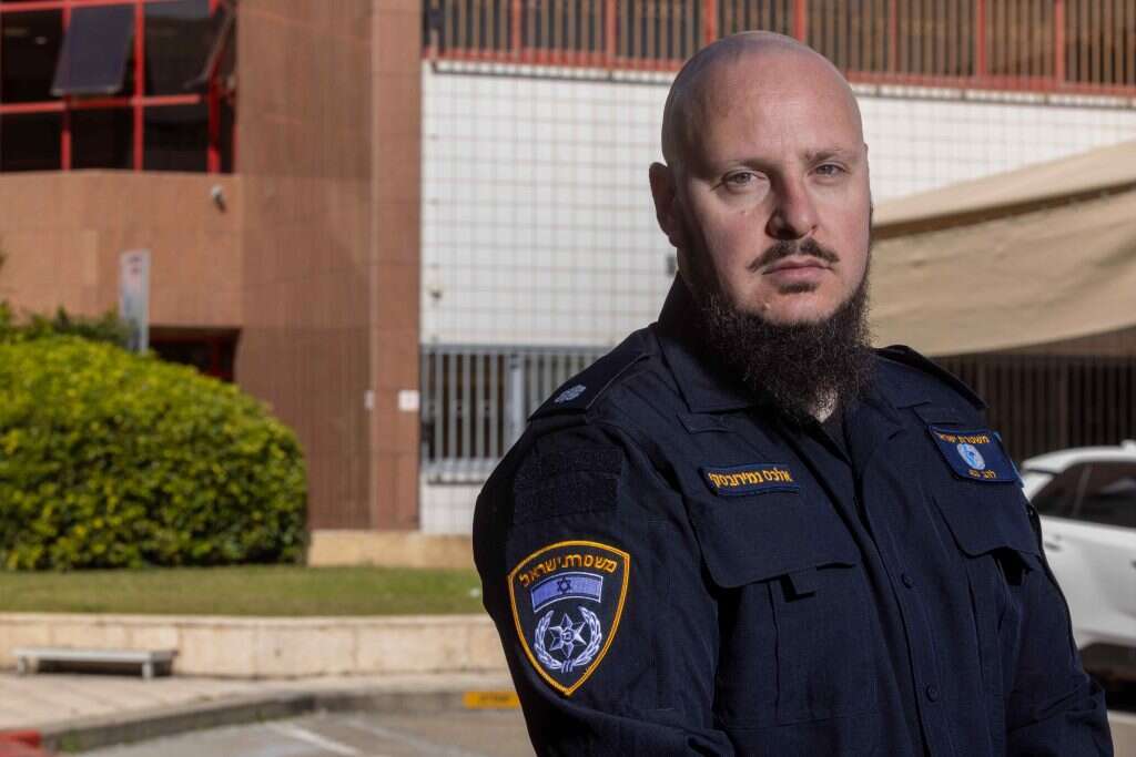 "הכוח שלנו מגיע מעצם השליחות". רב־פקד נמירובסקי. | יוסי אלוני