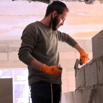 פועלים מסוג חדש. חרדים מתגייסים לענף הבנייה. | מסך מתוך כאן 11