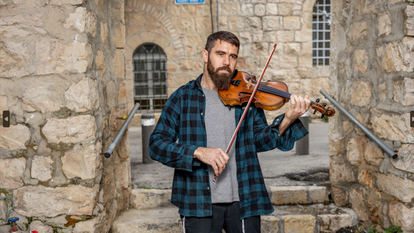 מרדכי שנוולד. | נעמה שטרן