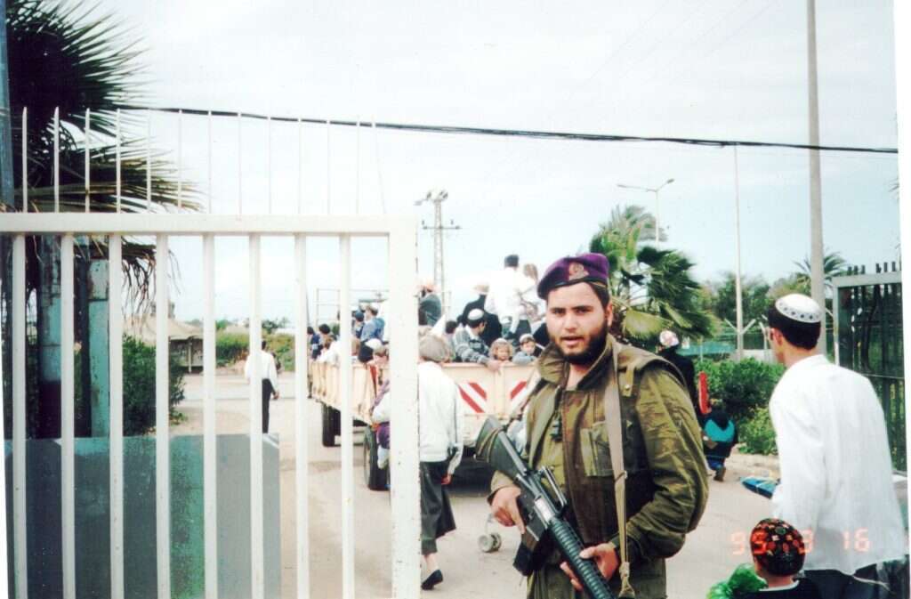 הרצון להתחבר לדמותו עברה דרך הכינור. הדוד מאיר שנוולד ז"ל. | באדיבות המשפחה הרצון להתחבר לדמותו עברה דרך הכינור. הדוד מאיר שנוולד ז"ל. | באדיבות המשפחה