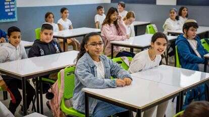תלמידים בשדרות עם חזרתם לבית הספר לראשונה מאז 7 באוקטובר. | לירון מולדובן, פלאש 90
