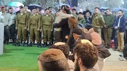 הלוויית דניאל פרץ בהר הרצל. | דוברות המזרחי העולמית