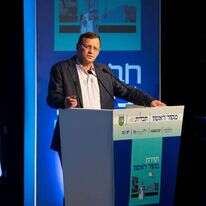 גאל גרינוולד. | לירון מולדובן