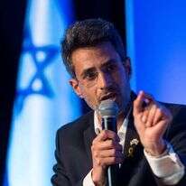 ראש עיריית קרית שמונה, אביחי שטרן. | לירון מולדובן